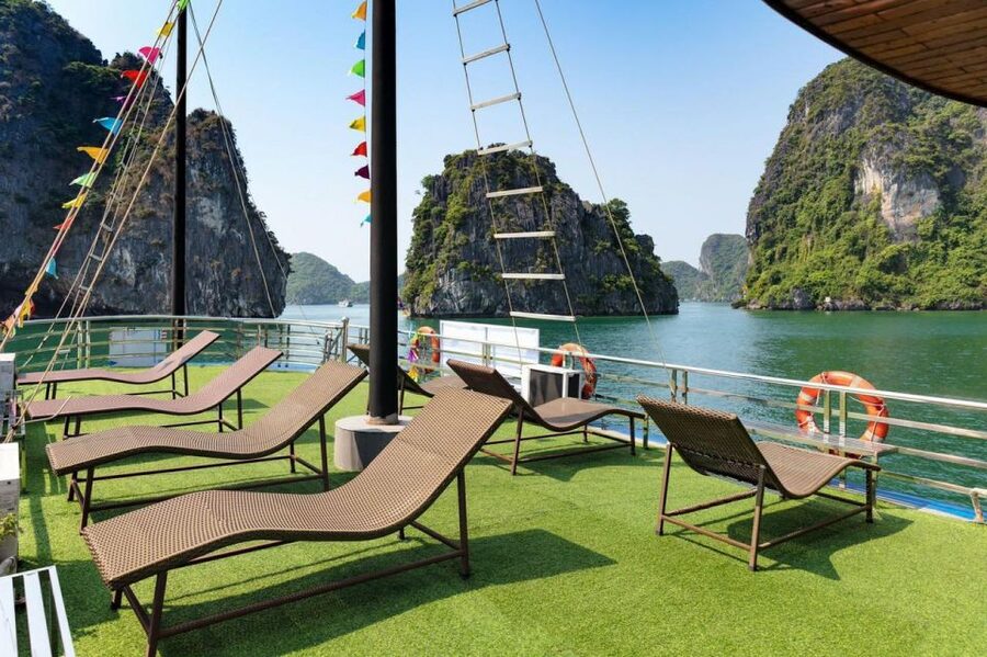 From Hanoi: Halong Bay Deluxe Cruise Day Trip - Luon Cave by kayak or boat