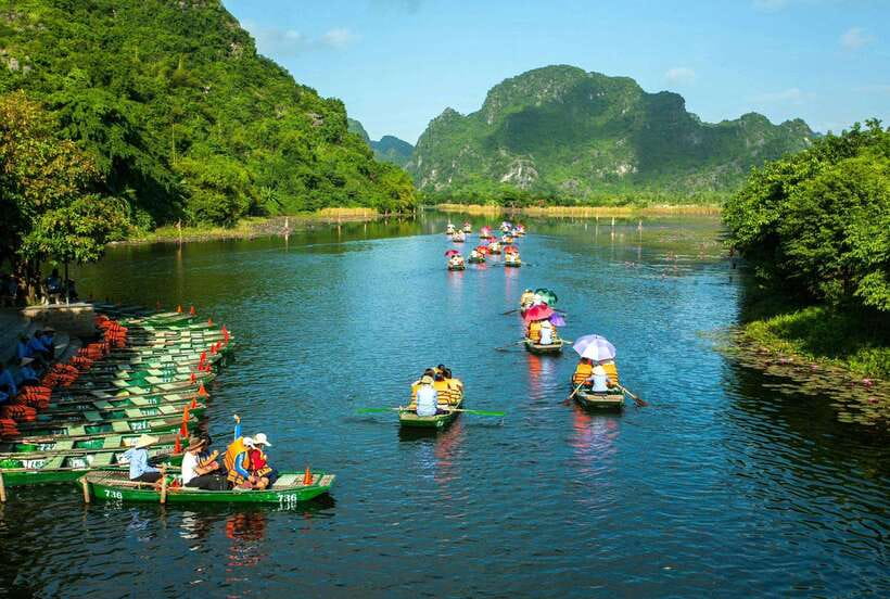 From Hanoi: Tam Coc Boat Trip and Hoa Lu & Mua Cave Tour - The Tam Coc boat ride