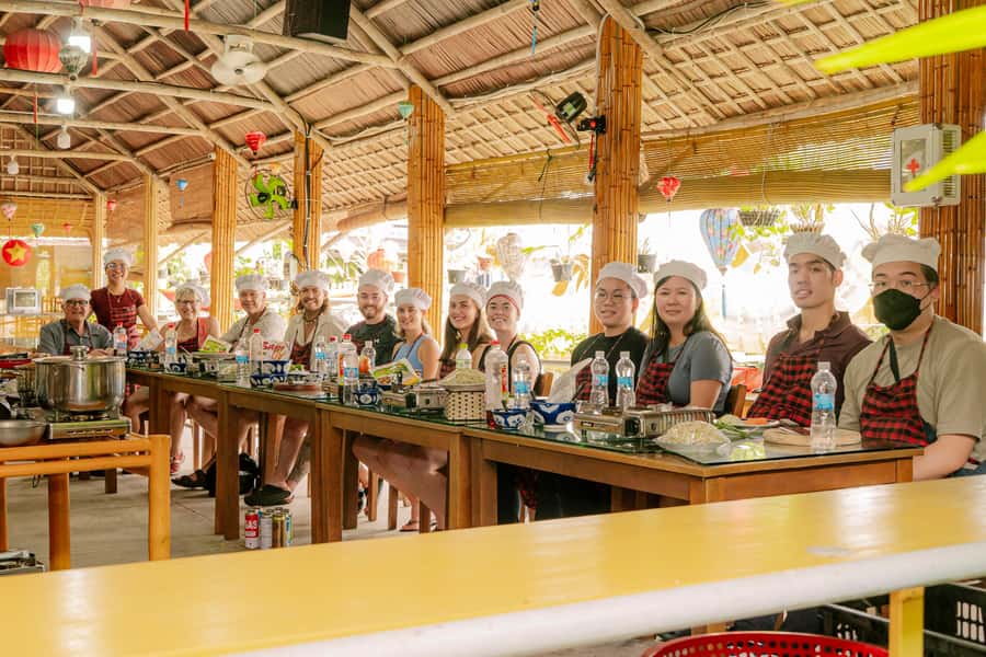 From Hoi An: Market Tour, Basket Boat Ride and Cooking Class - The setting gives the lesson its character
