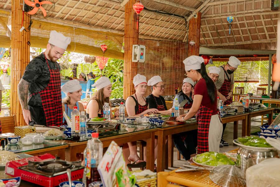 From Hoi An: Market Tour, Basket Boat Ride and Cooking Class - What the guides add to the day