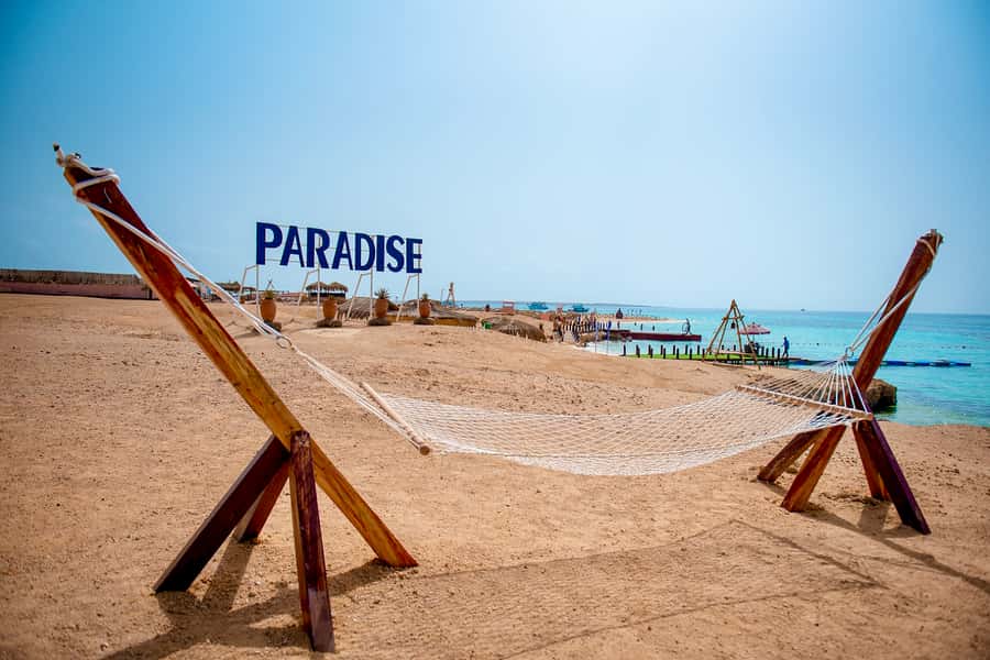 From Hurghada: Paradise Island Snorkeling Cruise with Lunch - Guided snorkeling near Giftun Island