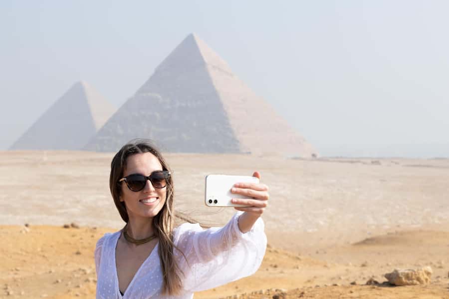 From Hurghada: Pyramids and Egyptian Museum Tour & Boat Ride - Egyptian Museum in Tahrir Square