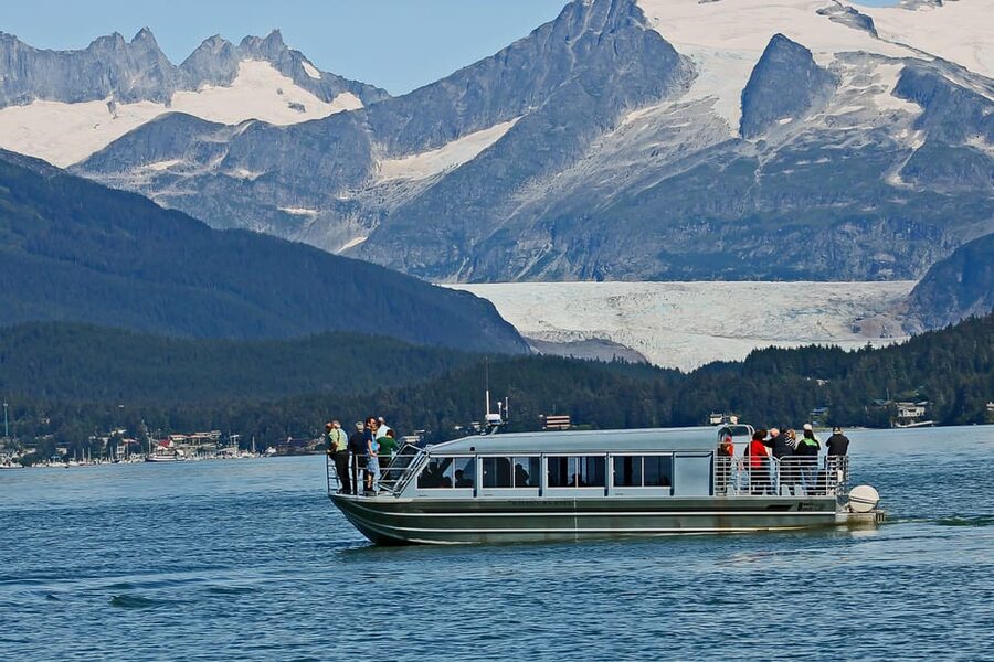 From Juneau: Whale Watching Cruise with Snacks - What to wear and bring