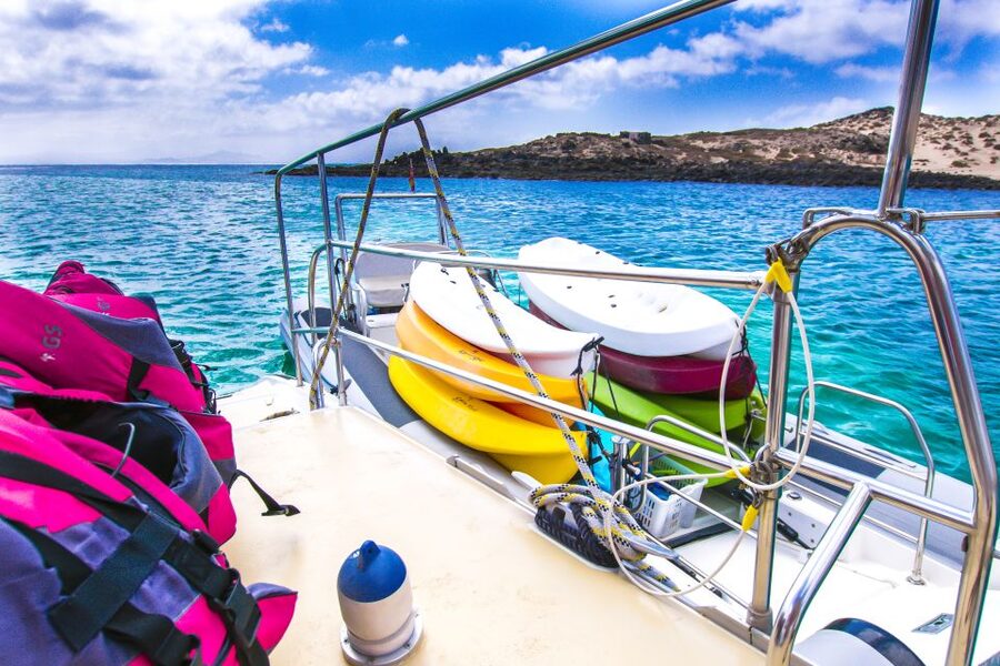 From Lanzarote: Sailing Day Trip Around La Graciosa - Lunch, champagne, and unlimited drinks