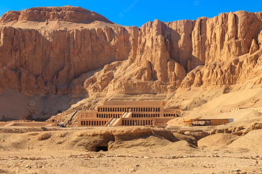 From Luxor: 3-Night Nile Cruise to Aswan and Hot Air Balloon - Food, cabins, and life on board