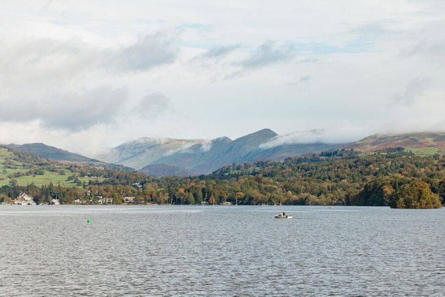 From Manchester: Lake District Bus Tour & Windermere Cruise - The guide can shape the whole day