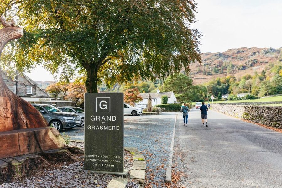 From Manchester: Lake District Bus Tour & Windermere Cruise - How good is the value at $104?