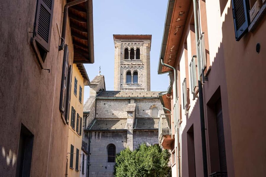 From Milan: Como & Bellagio Day Tour & Scenic Lake Cruise - The coach ride and the value of convenience