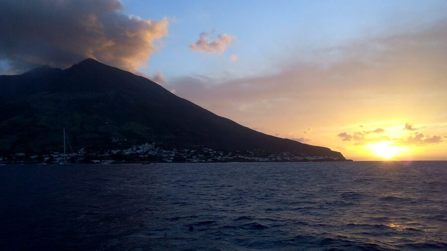 From Milazzo: Panarea & Stromboli Cruise Excursion - Leaving Milazzo with the castle behind you