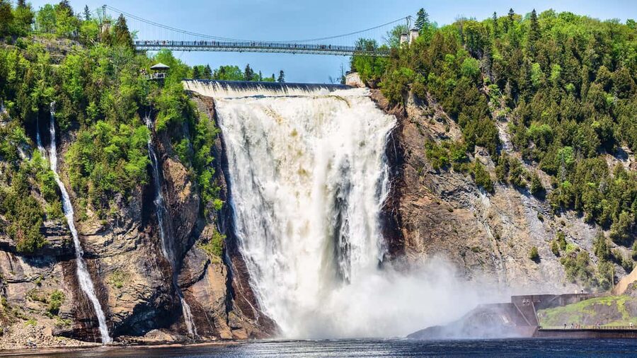 From Montréal: Québec City, River Cruise & Montmorency Falls - Meeting the coach at 7 a.m.