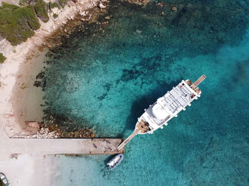 From Palau: La Maddalena Archipelago 4 Stops Boat Tour - What the onboard guide adds