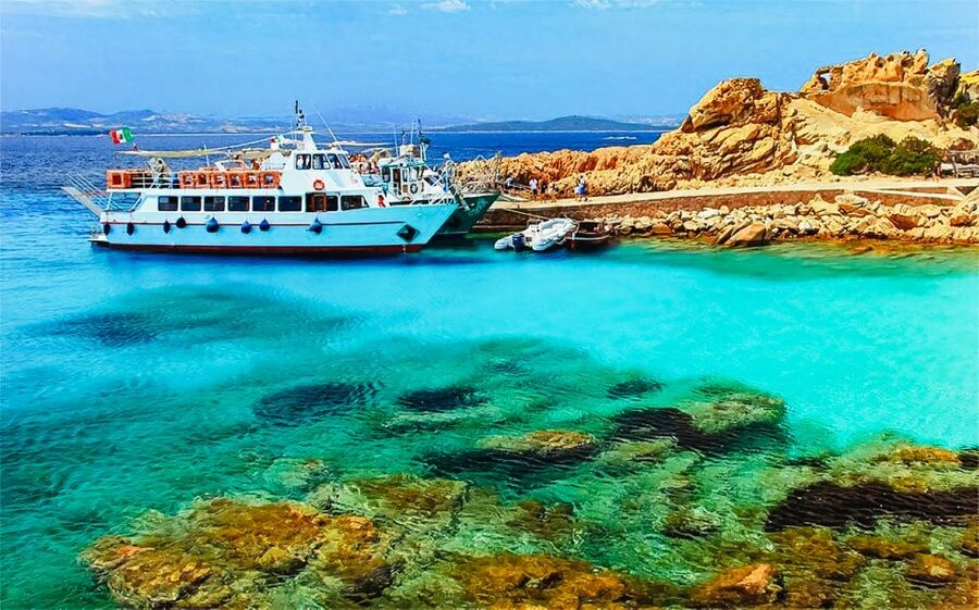 From Palau: La Maddalena Archipelago Day Tour by Boat - What the boat is like during seven hours