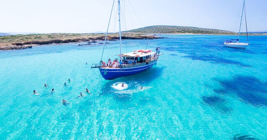 From Paros: Antiparos and Despotiko Full-Day Swim Cruise - Sailing from Paros toward Antiparos
