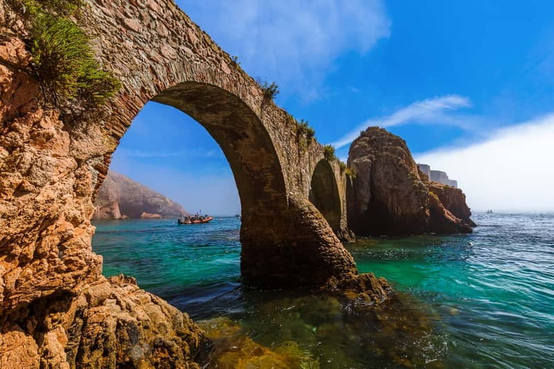 From Peniche: Round-Trip Boat Tour of Berlengas Archipelago - Food, facilities, and what to pack