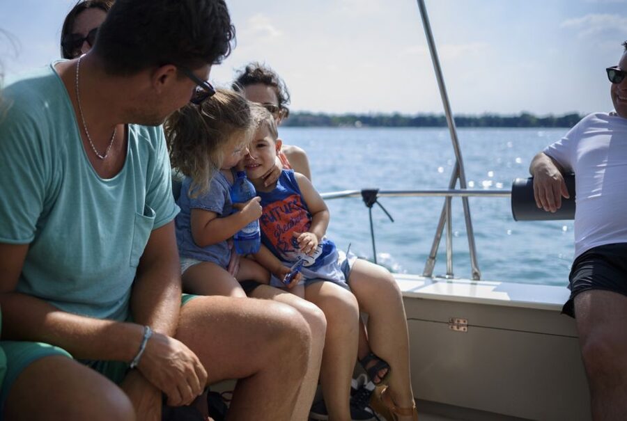 From Peschiera: Garda East Coast Cruise to Sirmione - Who should book this outing