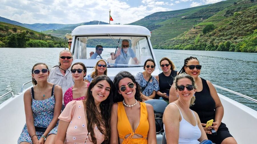 From Porto: Douro Valley w/ Boat Tour, Wine Tasting & Lunch - The final Pinhão viewpoint and return to Porto
