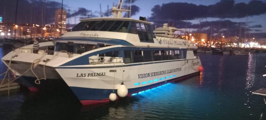 From Puerto Rico: Boat trip along the coast w/ Food & Drinks - Setting out from Puerto Base on the Princesa Ico