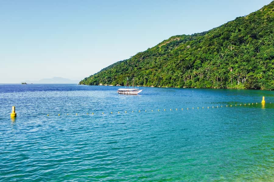 From Rio de Janeiro: Angra dos Reis Boat Trip with Lunch - Cataguases, Japariz, Araçá, and the other island stops