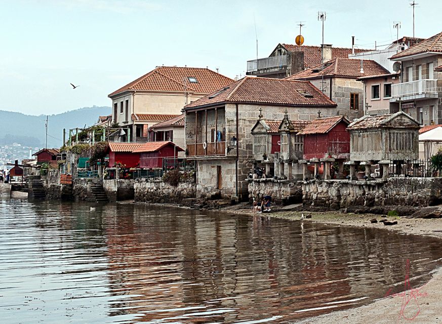 From Santiago: Tour to Rias Baixas with Boat Trip and Winery - Guides and language support