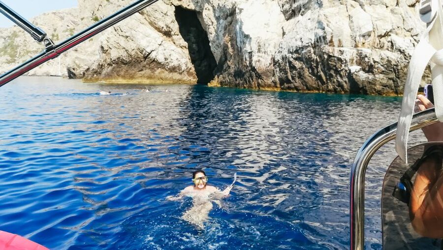 From Split: Blue Cave & 5 Islands with Vis & Hvar Boat Tour - Two and a half hours in Hvar