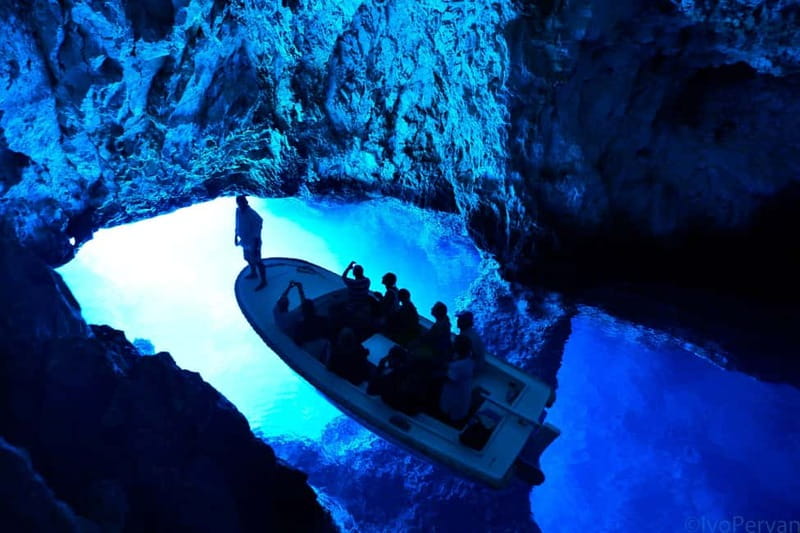 From Split: Blue Cave, Hvar, Mamma Mia, 5 Islands boat Tour - Komiža, the Mamma Mia stop on Vis