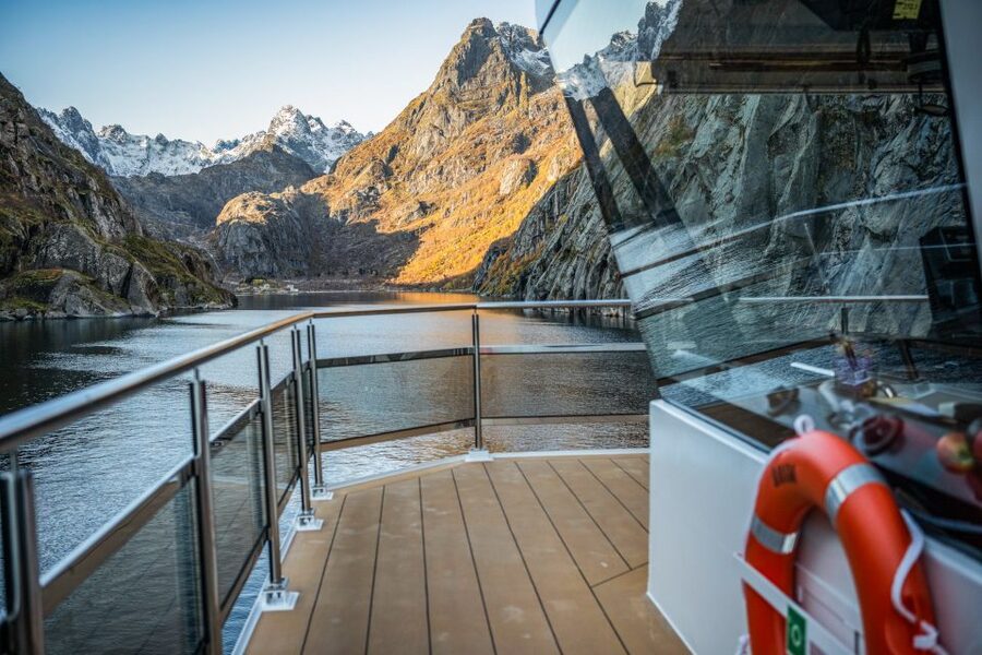 From Svolvær: Lofoten Islands Silent Trollfjord Cruise - Watching white-tailed eagles from the deck