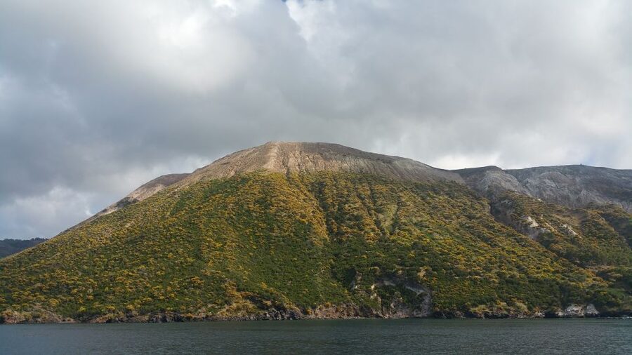 From Taormina: Lipari and Vulcano Mini Cruise Aeolian Tour - The early bus from Taormina to Milazzo