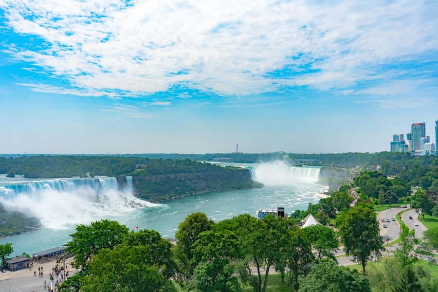 From Toronto: Niagara Falls Tour with Cruise & Maple Tasting - Guides, drivers, and the human side of the day