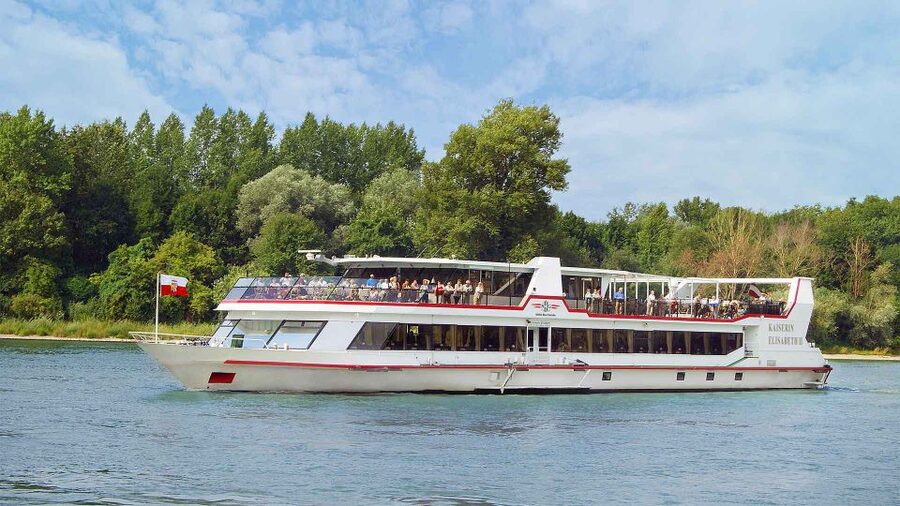 From Vienna: Dürnstein and Wachau Cruise - Leaving Vienna by boat on a Sunday morning