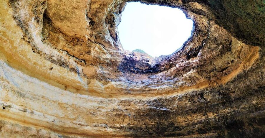From Vilamoura: 2.5-Hour Benagil Cave and Dolphins Boat Tour - Following the Algarve cliffs toward Benagil