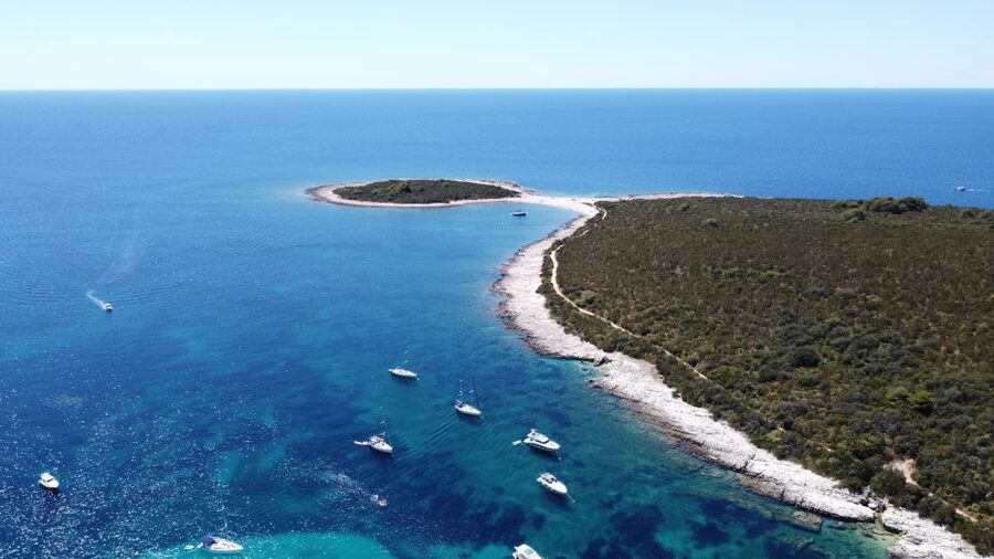 From Zadar: Full-Day Boat Trip to Sakarun Beach & Dugi Otok - The short transfer through Božava