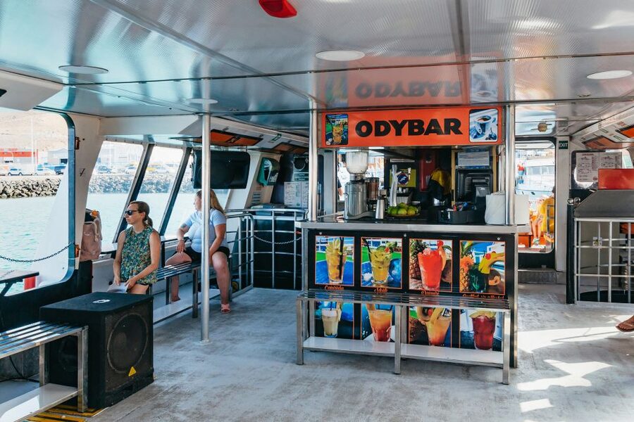 Fuerteventura: Glass Bottom Boat Cruise with Lunch & Drinks - What the boat is like on board