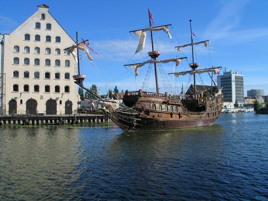 Gdansk: Guided Round-Trip Cruise to Westerplatte - Seeing Gdansk from the Motława