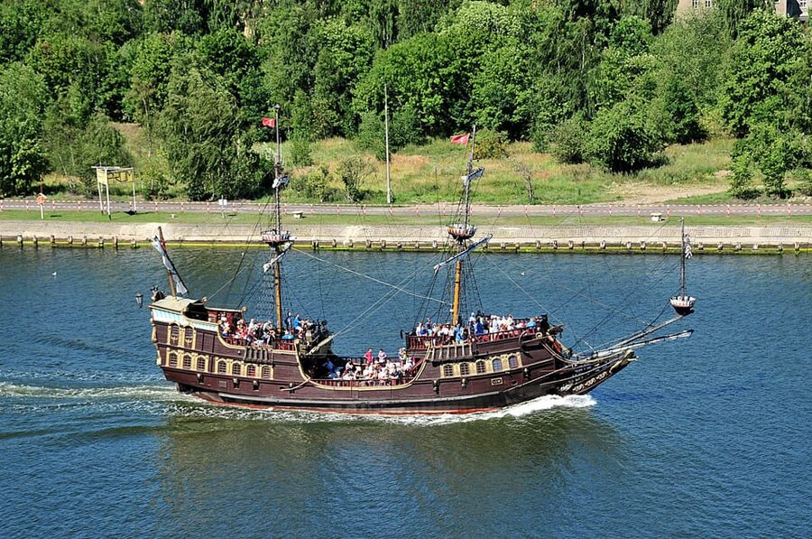 Gdansk: Guided Round-Trip Cruise to Westerplatte - Passing Wisłoujście Fortress