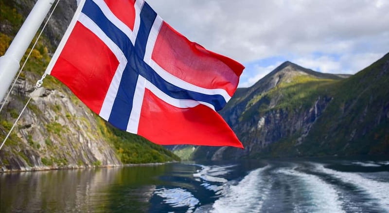 Geiranger: Fjord and Waterfalls Sightseeing Boat Trip - Weather, wildlife, and photo planning