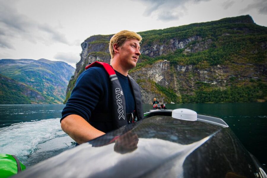 Geiranger: Guided Geirangerfjord Boat Tour - De Syv Søstre, Friaren, and Brudesløret up close