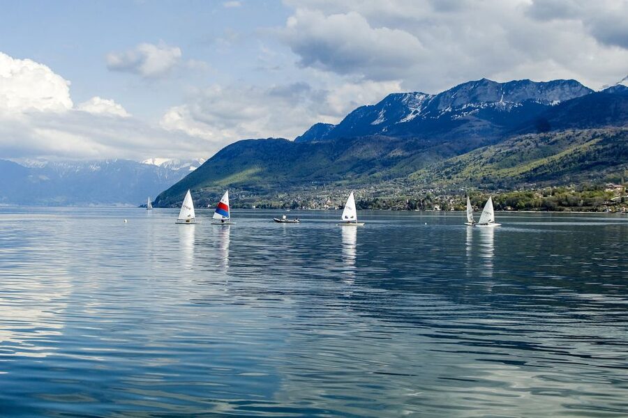Geneva: 50-Minute Lake Geneva Cruise - Seating, cleanliness, and onboard comfort