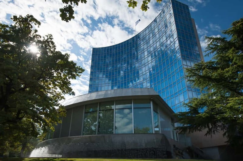 Geneva: Guided City Tour and Boat Cruise - The international district and Geneva’s global role