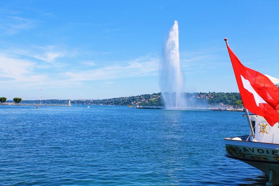 Geneva: Scenic Lake Cruise with Snacks and Wine - Meeting the boat at the Paquis crane