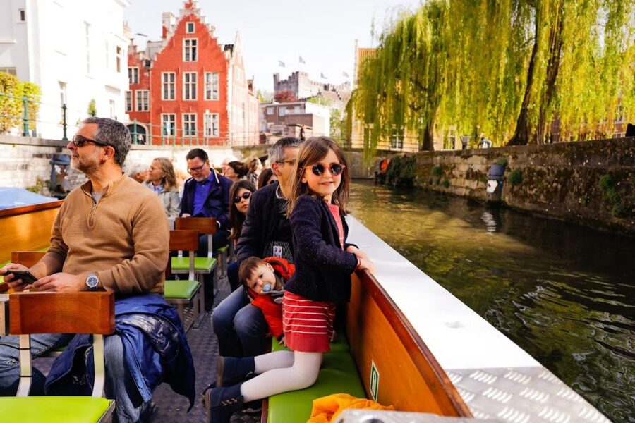 Ghent: 50-Minute Medieval Center Guided Boat Trip - Why the guide matters on a short tour