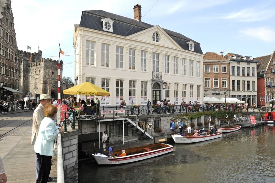 Ghent: 50-Minute Medieval Center Guided Boat Trip - Choosing a seat and dealing with the weather