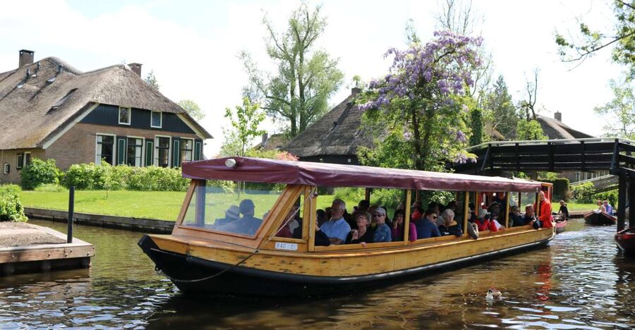 Giethoorn: Village & National Park Canal Cruise with Coffee - Giethoorn Looks Best from a Low Boat