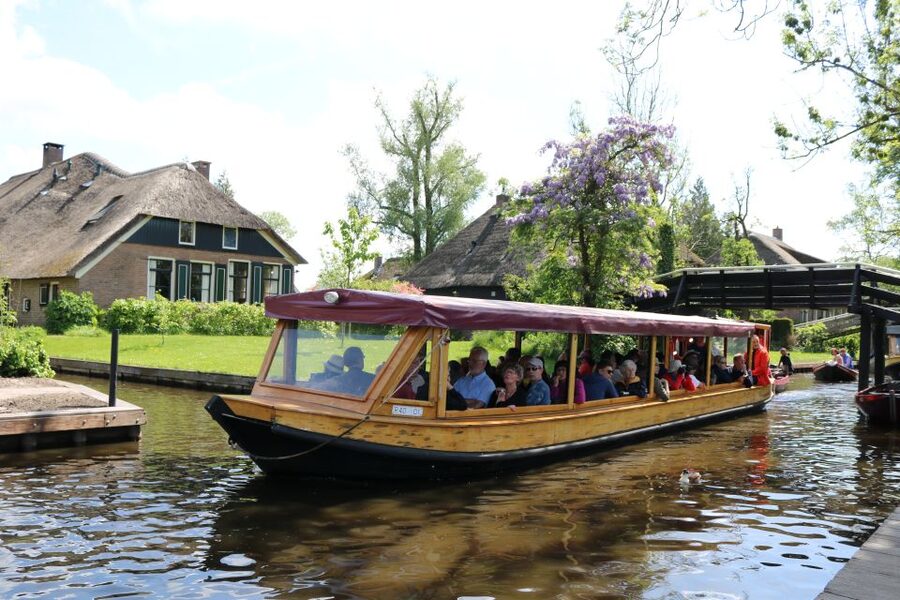 Giethoorn: Village & National Park Canal Cruise with Coffee - The Best Time to Book
