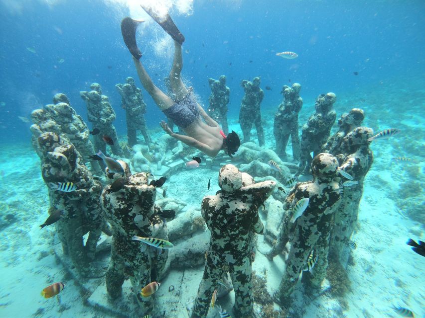 Gili Trawangan: Gili Islands Sunset Boat Tour and Snorkeling - Second stop: finding turtles at Turtle Point