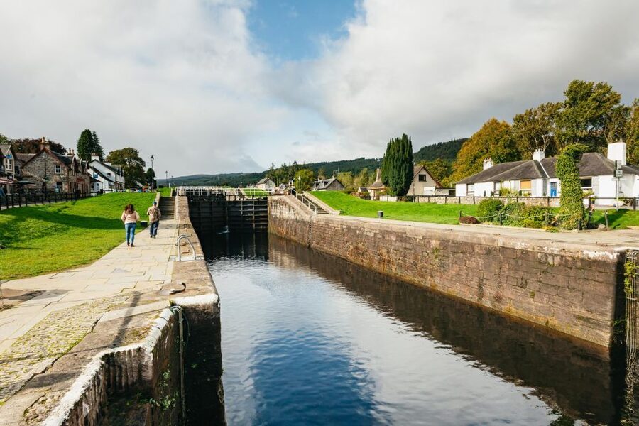 Glasgow: Loch Ness, Glencoe and Highlands Tour with Cruise - The guide is the heart of the day