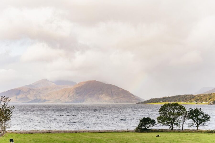 Glasgow: Loch Ness, Glencoe and Highlands Tour with Cruise - Through the Great Glen beneath Ben Nevis
