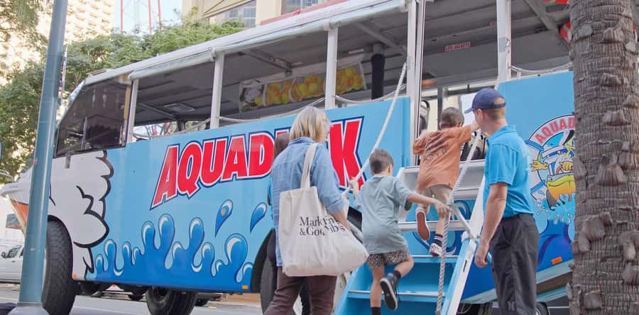 Gold Coast: 1-Hour Land and Water Duck Tour - Practical details that affect your decision