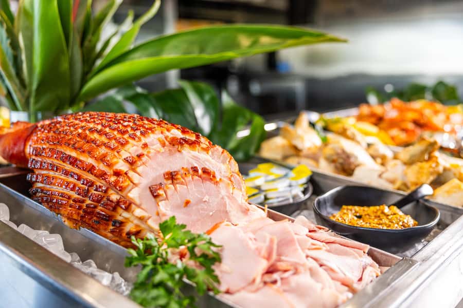 Gold Coast: Sightseeing Cruise with Buffet Lunch - Drinks, service, and the pace onboard