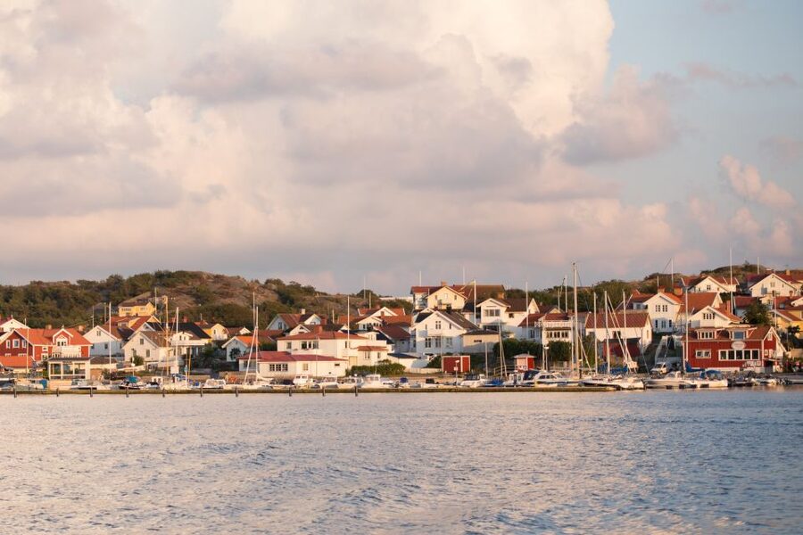 Gothenburg: Archipelago cruise with guide - Passing Älvsborg Fortress and heading seaward
