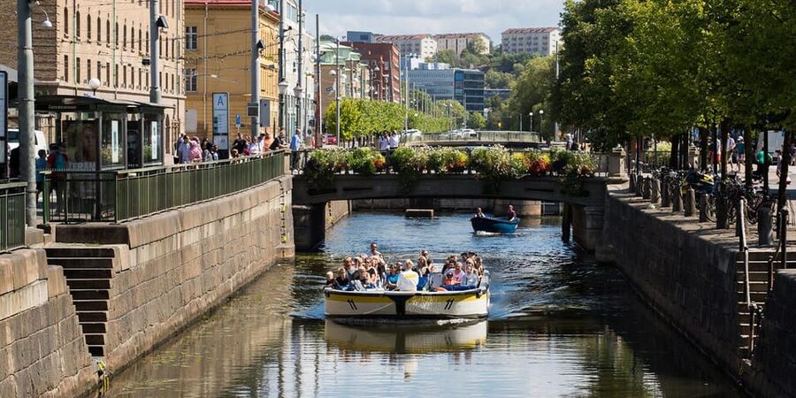 Gothenburg: City Canal Sightseeing Cruise - Open boats make the forecast part of the booking